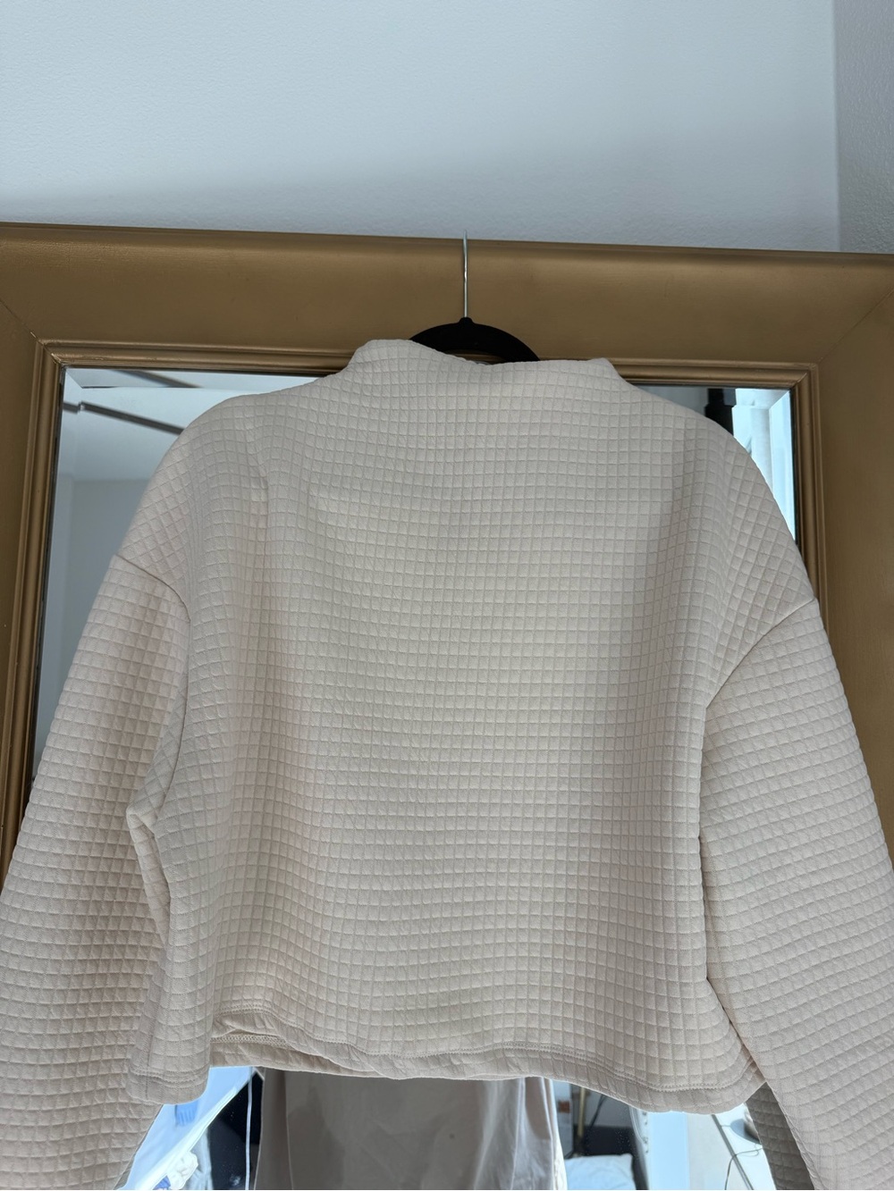 ZARA Cropped Quilted sweater in Cream